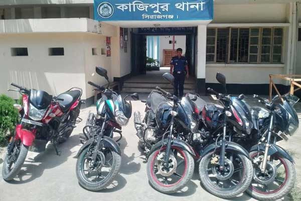সিরাজগঞ্জে ৫ টি চোরাই মোটরসাইকেল উদ্ধার