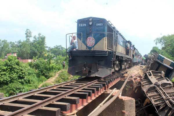 ৬ মাসে ১৩৭ রেল দুর্ঘটনায় নিহত ১৩১