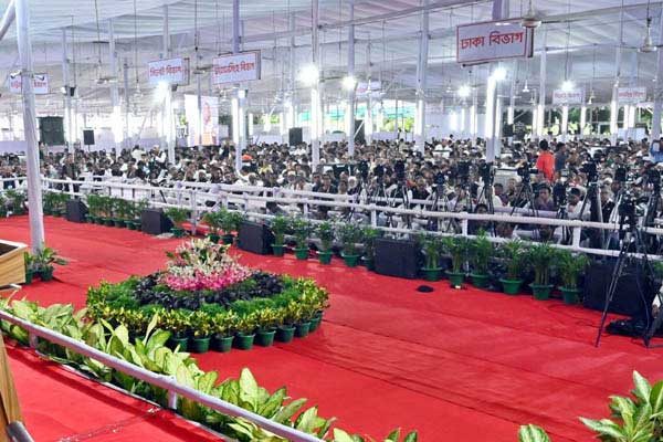 ‘আওয়ামী লীগ ক্ষমতায় না এলে নেতাকর্মীদের পিঠের চামড়া থাকবে না’