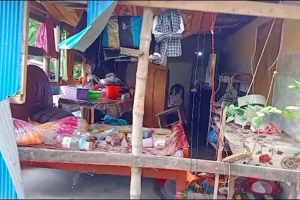 মোংলায় সন্ত্রাসীদের হামলা, মহিলা দল নেত্রীসহ আহত ৫
