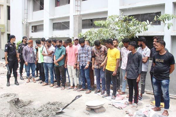 খুমেক হাসপাতালে র‍্যাবের অভিযান, ১১ জনকে জেল-জরিমানা