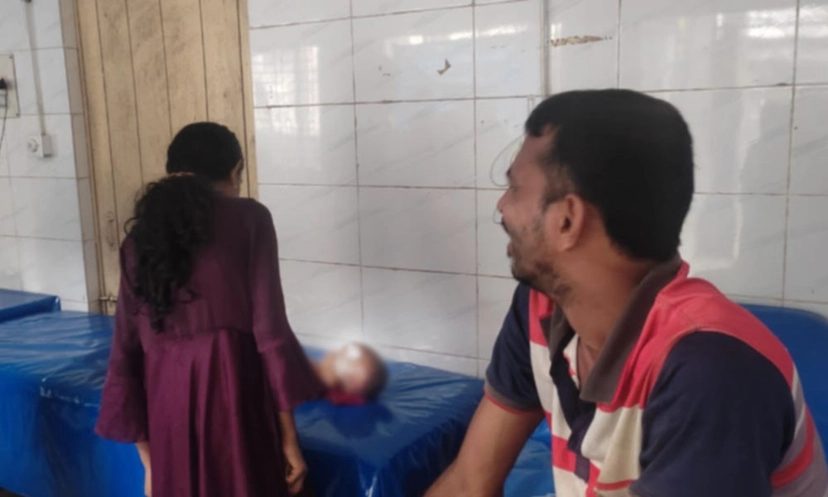 স্বামীকে বাঁচাতে এগিয়ে গেল স্ত্রী, আঘাতে প্রাণ গেল কোলের শিশুর