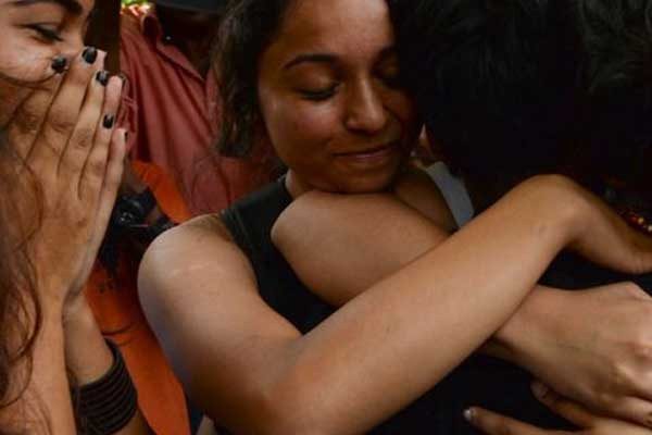 ভারতে সমকামি সম্পর্কের স্বীকৃতি দিলেন হাইকোর্ট, বিয়ের সিদ্ধান্ত সংসদের