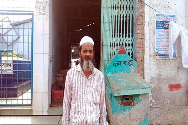 নামাজে চালক, অটোরিকশা নিয়ে গেলো চোর