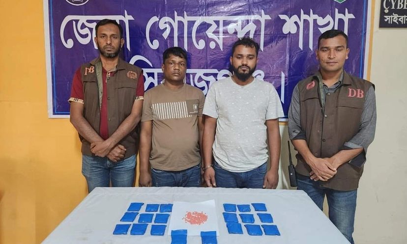 সিরাজগঞ্জে ইয়াবাসহ ২ কারবারি আটক