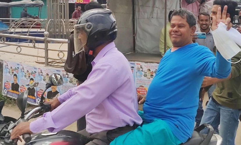 লুঙ্গি,টি-শার্ট পরে কারাগার থেকে বের হলেন মেয়র জাহাঙ্গীর