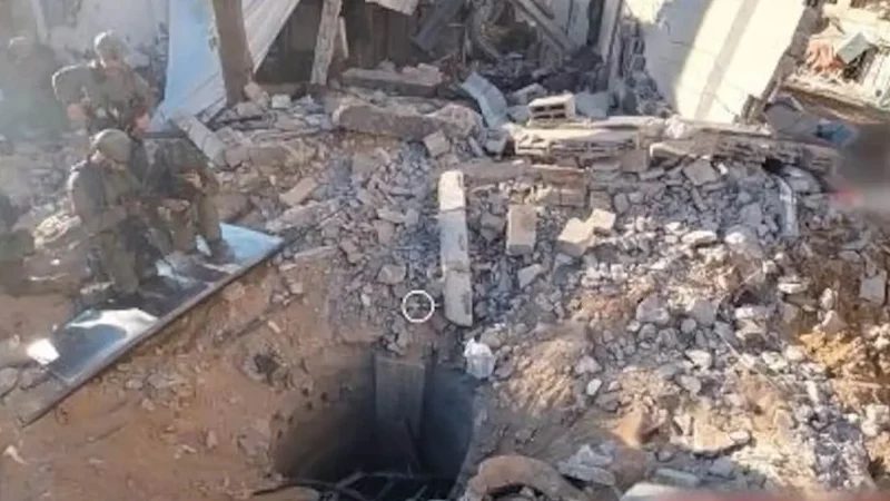 আল শিফা হাসপাতালের নিচে ফিলিস্তিনি যোদ্ধাদের সুরক্ষিত সুড়ঙ্গের ভিডিও প্রকাশ