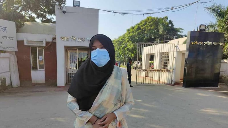 কারাগার থেকে বের হয়েই পরীক্ষা দিতে যাচ্ছেন খাদিজা