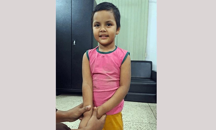 ছোট্ট শিশুটি জানাল তার নাম রোজা, বাবা-মার সন্ধানে পুলিশ