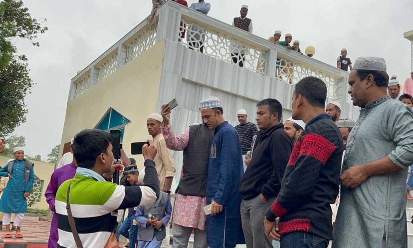 জুতা চুরি মুক্ত মসজিদ গড়ার ঘোষণা ব্যারিস্টার সুমনের