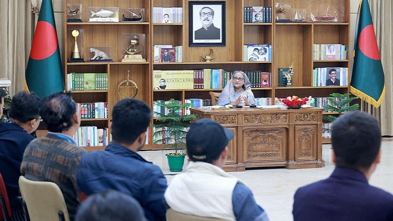 সাংবাদিকদের ওপর হামলাকারী ও হুকুমদাতাদের ছাড় নয়: প্রধানমন্ত্রী