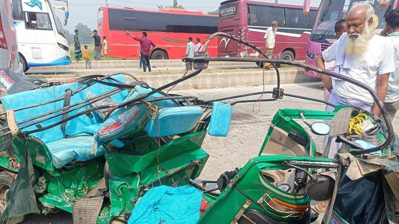 বগুড়ায় সিএনজি-প্রাইভেটকার মুখোমুখি সংঘর্ষে নিহত ১