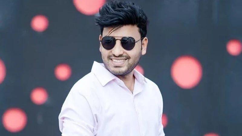 বিয়ের দাবিতে ছাত্রলীগ নেতার বাড়িতে টিকটকার তরুণী