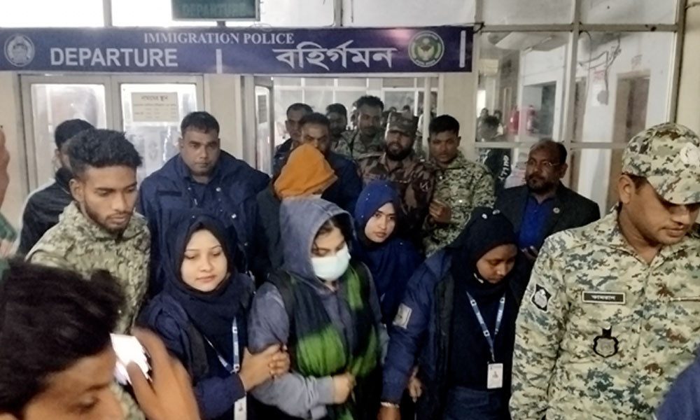 ভারতে পালানোর সময় ইডেন কলেজ ছাত্রলীগের সাবেক নেত্রী আটক