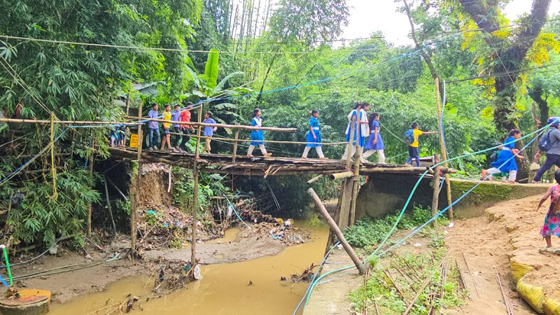 বান্দরবান পৌর এলাকায় সেতু নির্মাণে ধীরগতি, ভোগান্তিতে কয়েক হাজার মানুষ