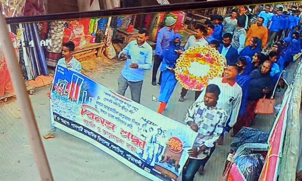 ‘জয় বাংলা, জয় বঙ্গবন্ধু’ লেখা ব্যানারে প্রভাতফেরি, বিএনপির বিক্ষোভ