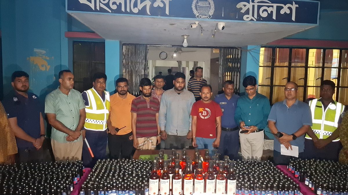 জামালপুরে ফেনসিডিল-বিদেশি মদসহ আটক ৩