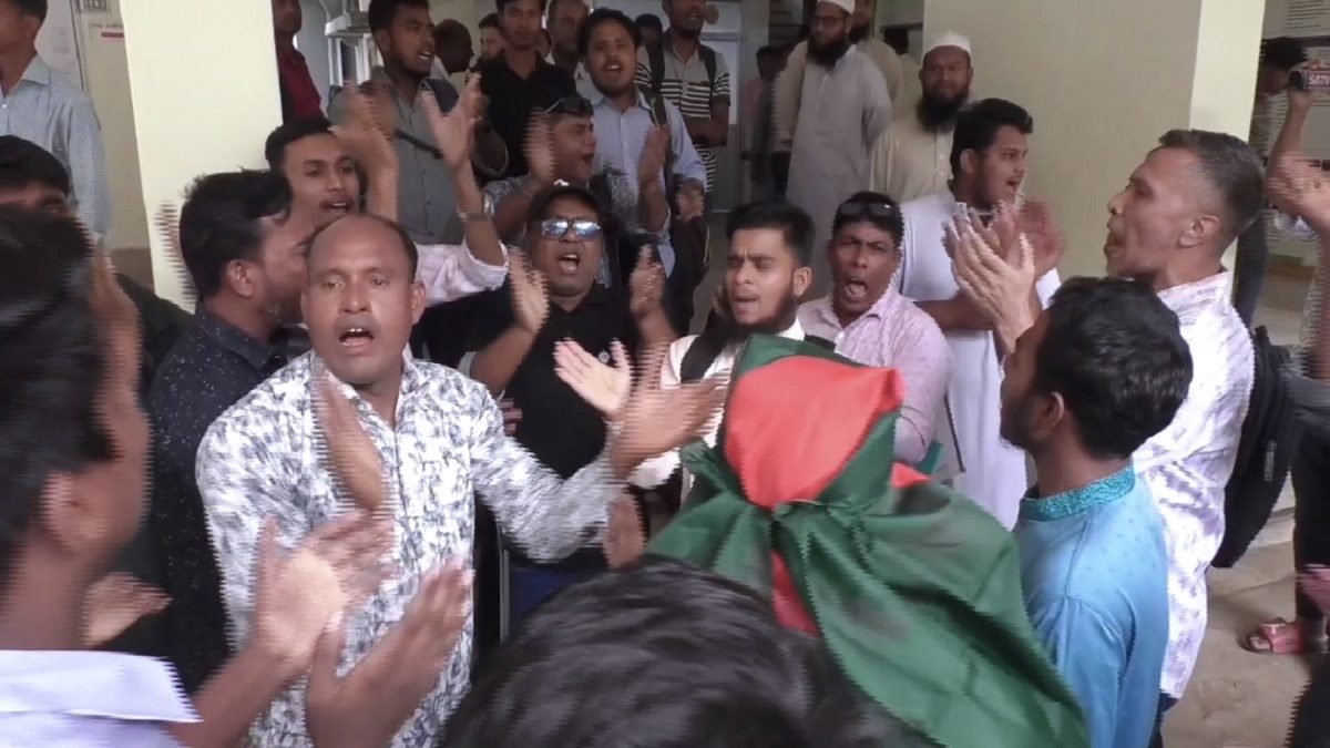জামালপুরের ডিসির বিরুদ্ধে জুলাই গণঅভ্যুত্থানে আহতদের বিক্ষোভ