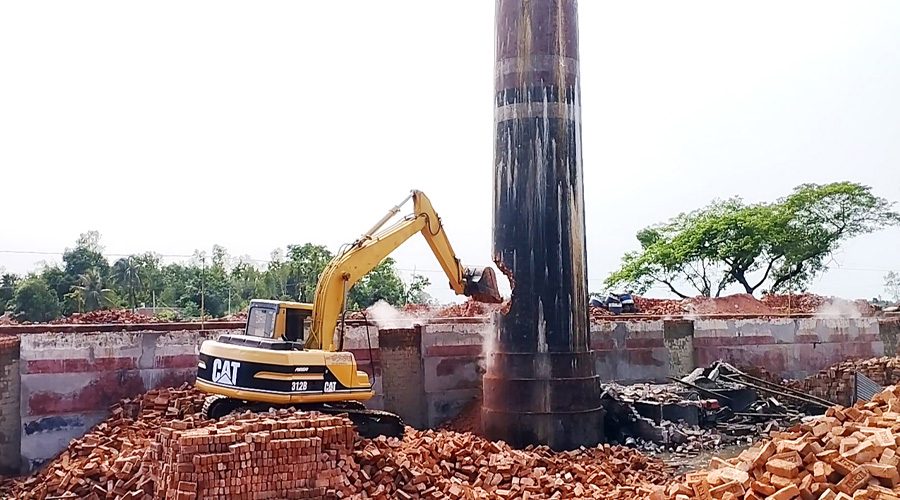 জামালপুরে অনুমোদনহীন দুই ইট ভাটা গুঁড়িয়ে দিল প্রশাসন, জরিমানা ২ লাখ