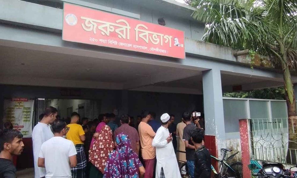 সেপটিক ট্যাংক থেকে মোবাইল তুলতে গিয়ে ৪ তরুণের মৃত্যু