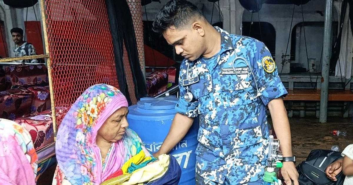 মানবতার উজ্জ্বল দৃষ্টান্ত স্থাপন করল কোস্ট গার্ড