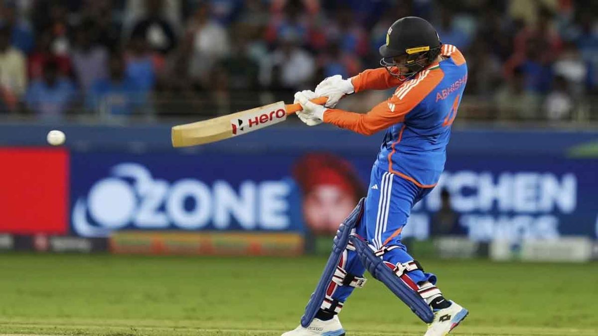 ছক্কার ফিফটি করে অভিষেকের বিশ্ব রেকর্ড