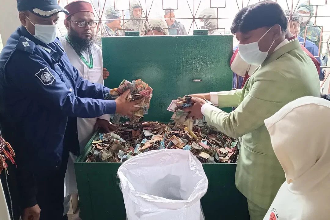 পাগলা মসজিদের দানবাক্সে মিলল ৩৫ বস্তা টাকা, চলছে গণনা