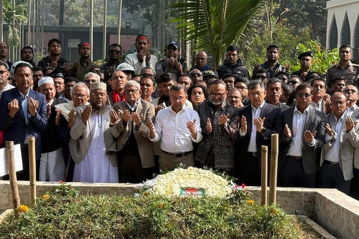 শরিফ ওসমান হাদির কবর জিয়ারত করলেন তারেক রহমান