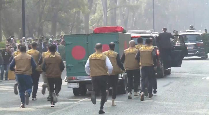 জিয়া উদ্যানের পথে খালেদা জিয়ার মরদেহ