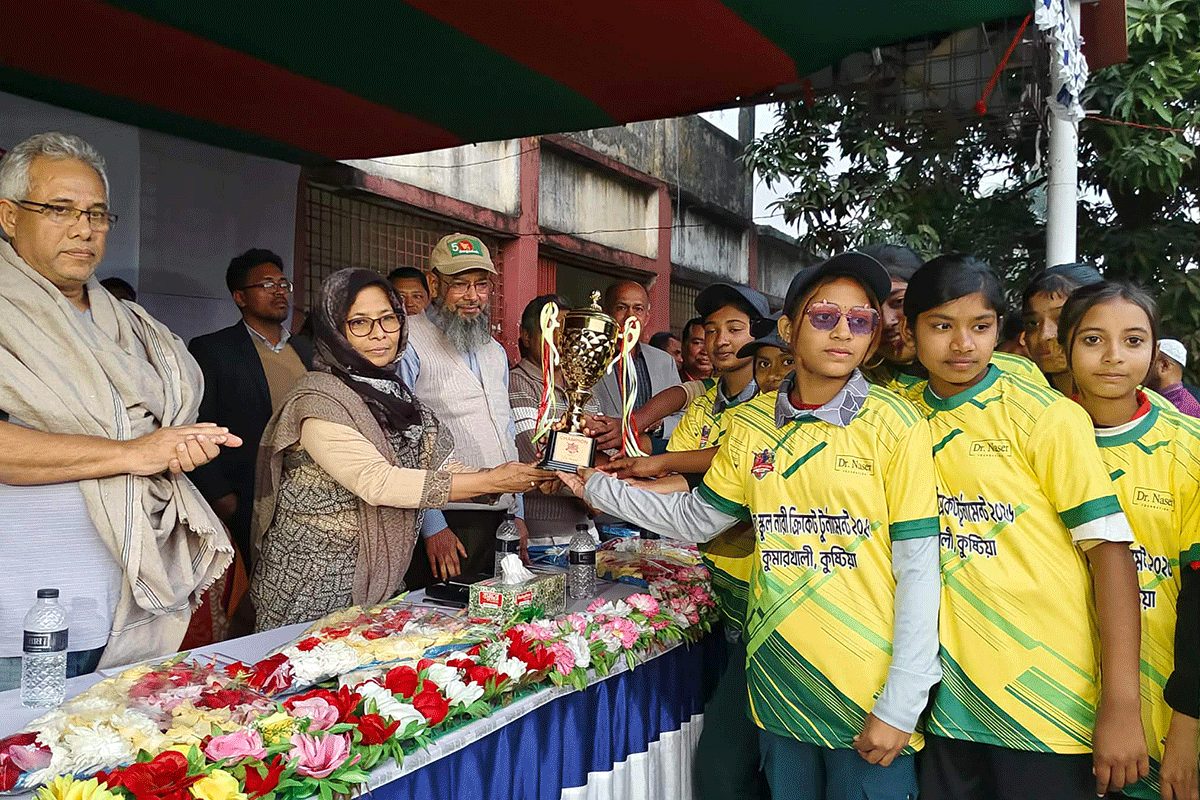 কুমারখালীতে প্রথম নারী ক্রিকেট টুর্নামেন্টে চ্যাম্পিয়ন খোরশেদপুর মাধ্যমিক বিদ্যালয়