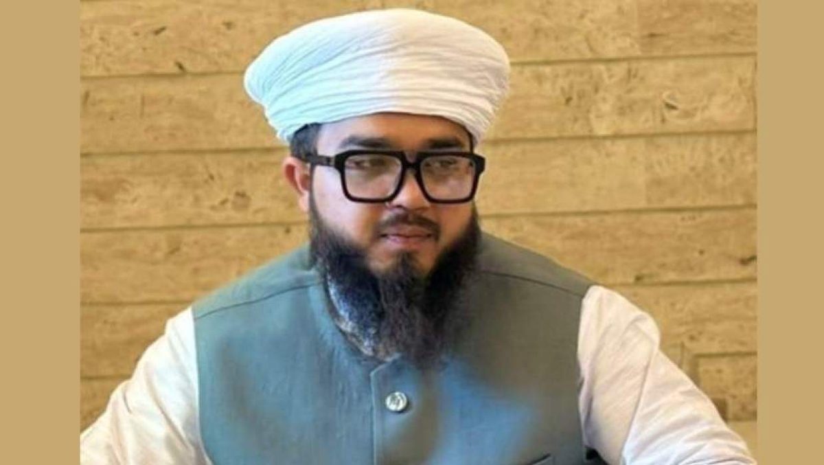 সংসদে নামাজ পড়তে গিয়ে জুতো খোয়ালেন এমপি হানজালা