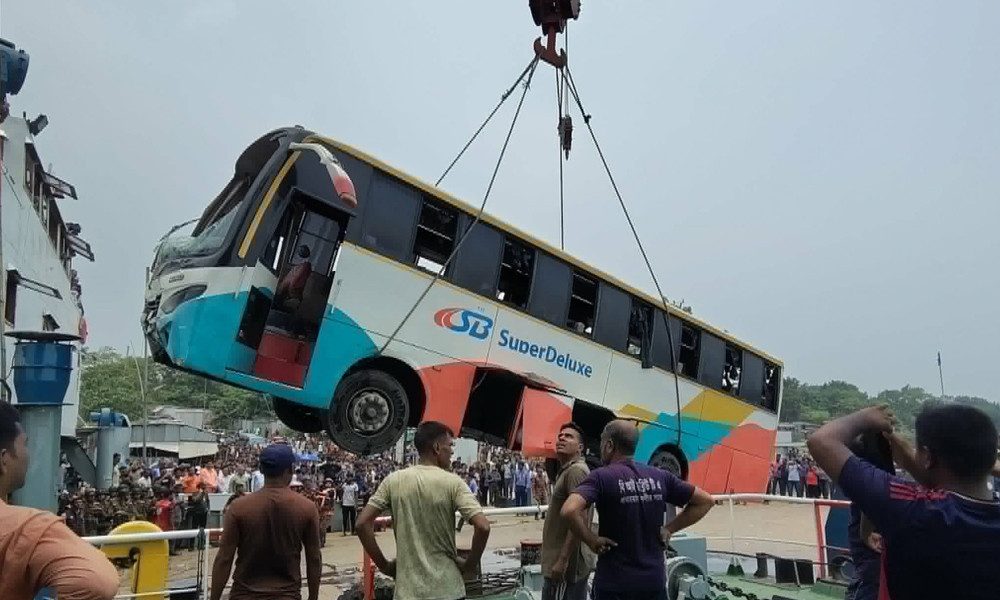 দৌলতদিয়া ফেরিঘাটে বাস দুর্ঘটনার তদন্তে ৭ সদস্যের কমিটি