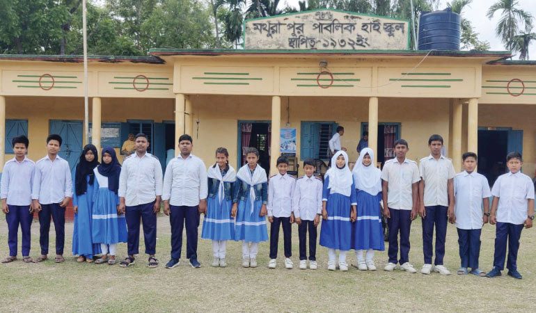 ঠাকুরগাঁওয়ে এক স্কুলে পড়ছে ১০ জোড়া যমজ ভাইবোন