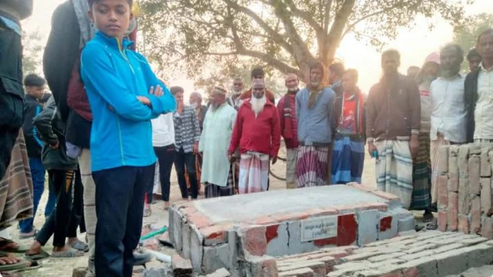 হাটে হাত ধোয়ার বেসিন ধসে দুই শিশুর মৃত্যু