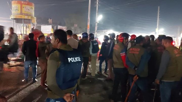 কুষ্টিয়ায় পুলিশ-শ্রমিক পাল্টাপাল্টি ধাওয়া, আহত ৩