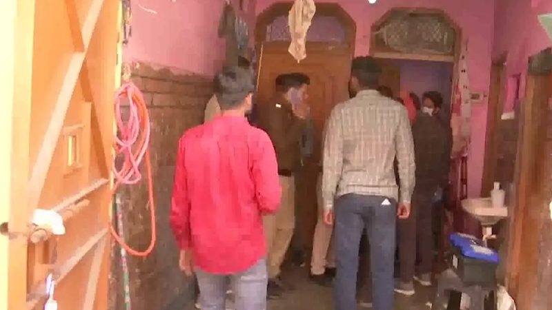ছেলে সন্তান না হওয়ায় অন্তঃসত্ত্বা স্ত্রী ও ৩ কন্যাশিশুকে নৃশংসভাবে হত্যা