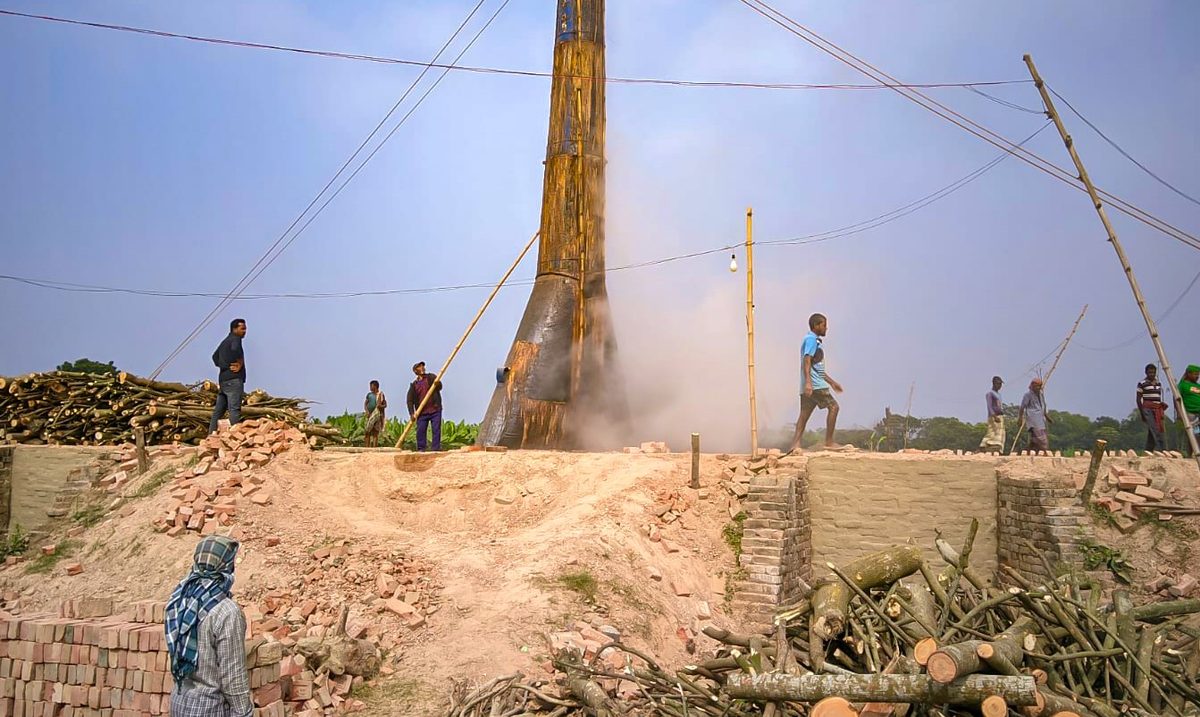 কুমারখালীতে ৪ ভাটা মালিককে আড়াই লাখ টাকা জরিমানা ও মুচলেকা