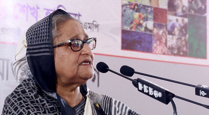 তার সমস্ত গা বেয়ে রক্ত...আমার কাপড়ে এসে পড়ছে’
