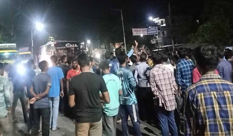 নিরবিচ্ছিন্ন বিদ্যুতের দাবিতে বেরোবি শিক্ষার্থীদের মহাসড়ক অবরোধ