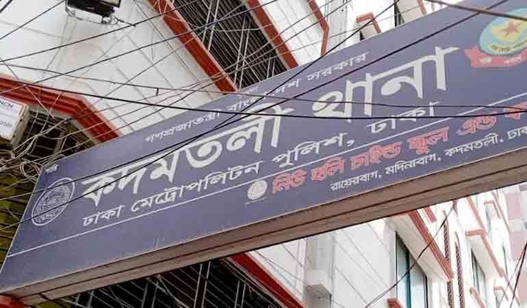 দরজা ভেঙে স্বামী দেখেন ফ্যানের সঙ্গে ঝুলছে স্ত্রী