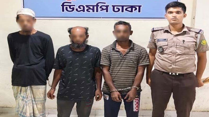 মিরপুরে চলন্ত মোটরসাইকেল থেকে ব্যাগ চুরির চেষ্টাকালে আটক ৩