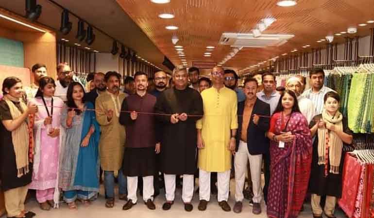 কুষ্টিয়ায় আড়ং‌'র ২৭তম শাখার উদ্বোধন