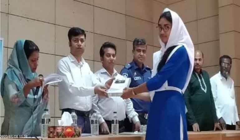 জামালপুরে মাধ্যমিকের ৪৮০ মেধাবী শিক্ষার্থী পেলো ট্যাব