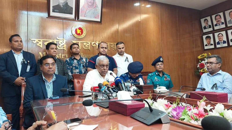প্রধানমন্ত্রীর নির্দেশনা যা হবে মেনে নেবো: পদত্যাগ প্রসঙ্গে স্বরাষ্ট্রমন্ত্রী