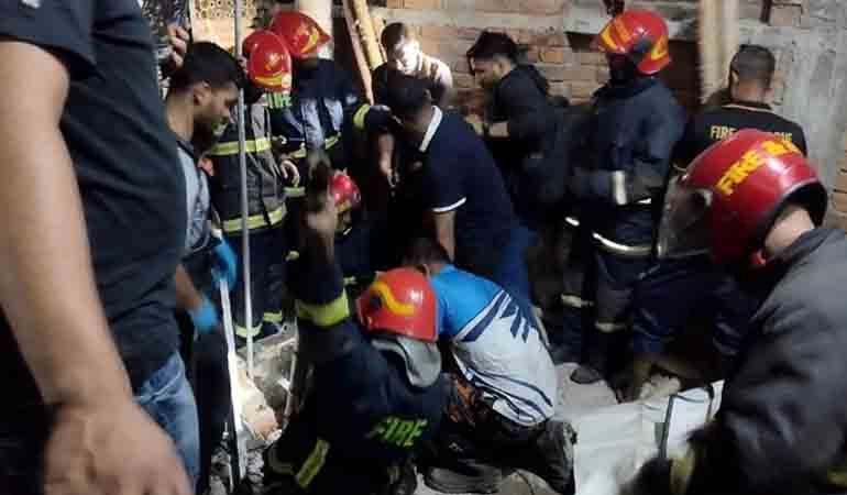 সাভারে সেপটিক ট্যাংকে পড়ে যাওয়া তিনজনই মারা গেছেন