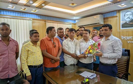 কুমারখালী প্রেসক্লাবের পক্ষ থেকে ফুলেল শুভেচ্ছা বিনিময়