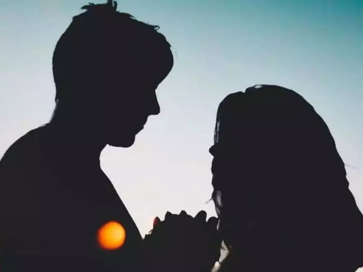 শ্যালিকাকে নিয়ে পালালেন দুলাভাই, দুলাভাইয়ের বোনকে নিয়ে চম্পট শ্যালক!
