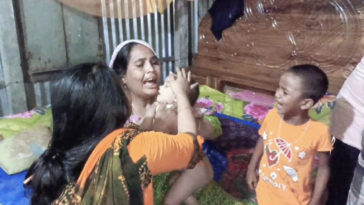 গলায় চানাচুর আটকে শিশুর মৃত্যু