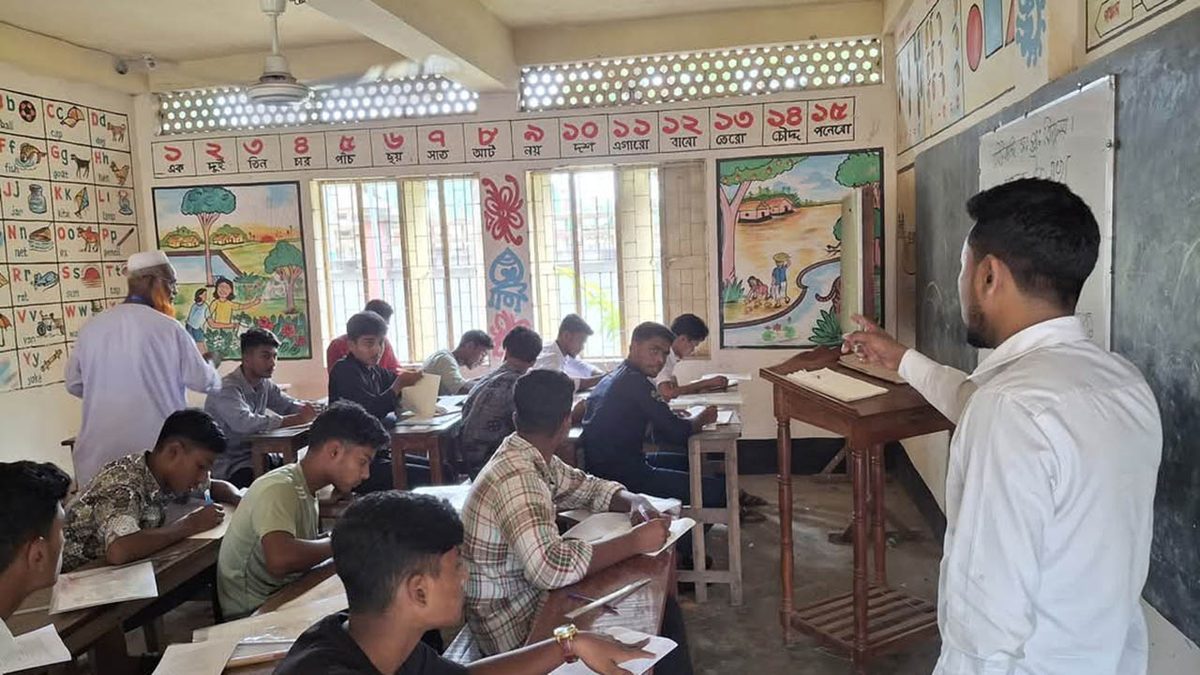 ময়মনসিংহে কেন্দ্রসচিবসহ ৭ শিক্ষক-শিক্ষার্থীকে বহিষ্কার