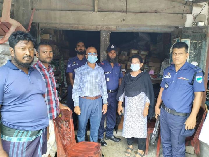 বেশি দামে সার  বিক্রি ব্যবসায়ীকে জরিমানা